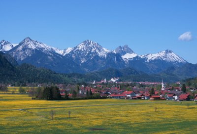 Schwangau und die malerische Bergwelt der Allgäuer Alpen